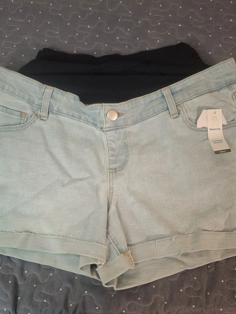 Time and Tru Maternity Light Wash Denim Shorts with Stretch Waistband Large NWT